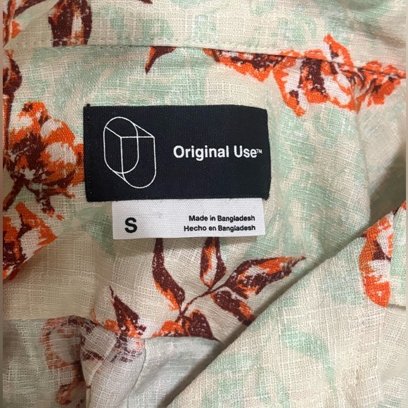 Original Use Button Up Green and Red Rose Design Men’s Size Small - Picture 3 of 3